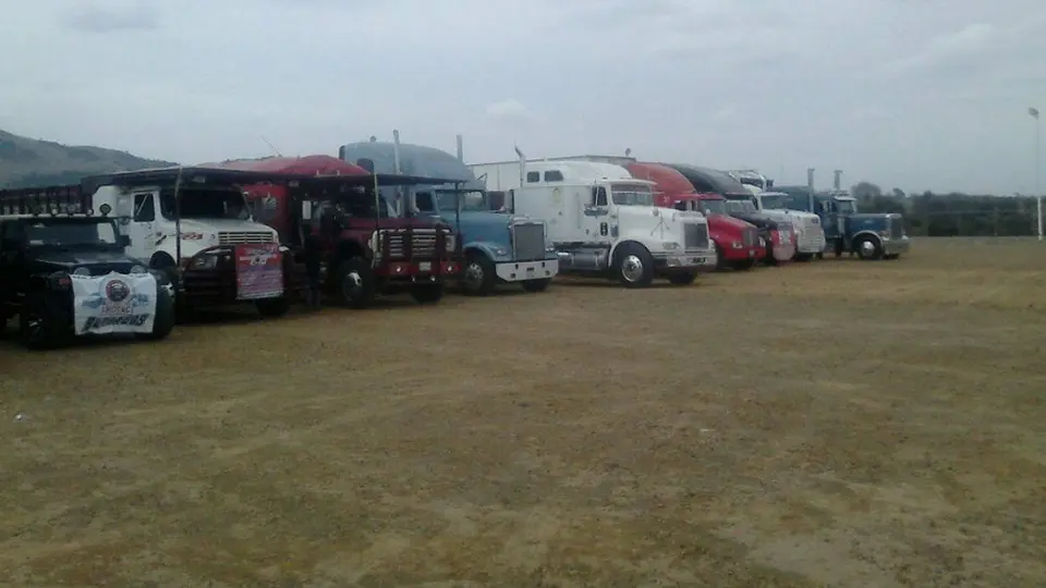 Transportistas planean bloquear las principales carreteras de México