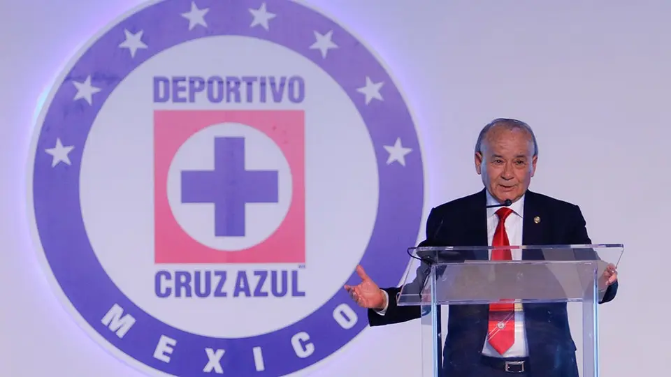 Billy Álvarez tomó el control deportivo en Cruz Azul y ya analiza refuerzos