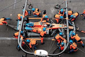 Pilotos y directivos de McLaren se bajan salarios por contingencia de coronavirus