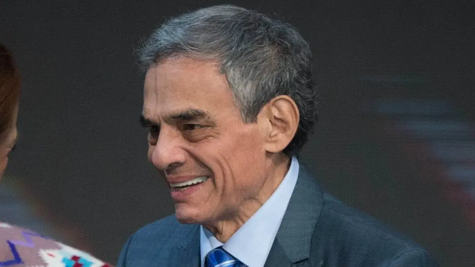 Despiden a José José coreando 'El triste' en un microbús