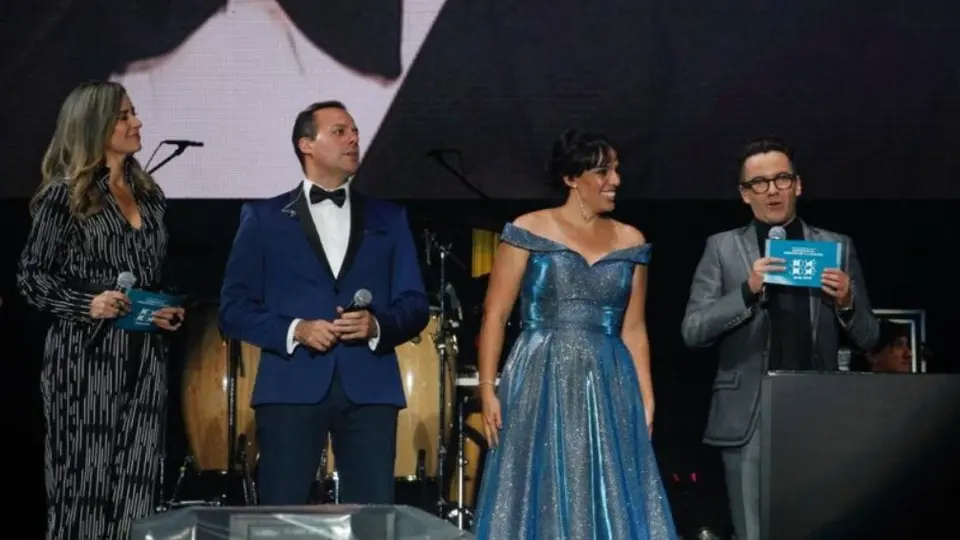 Miles de aficionados disfrutaron del homenaje a José José en el zócalo de la CDMX