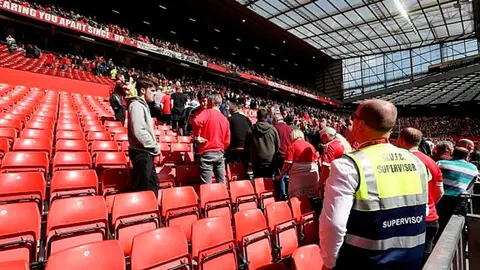 Manchester United tendrá zona para aficionados de pie en Old Trafford