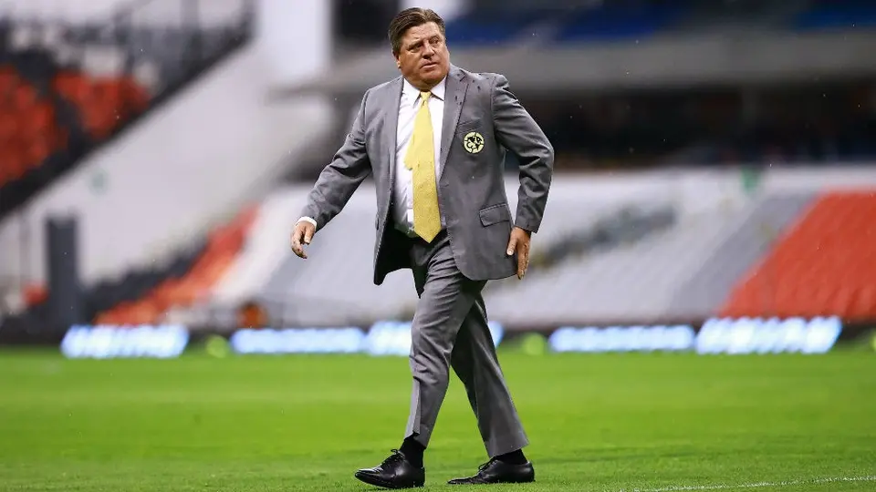 Miguel Herrera mandó condolencias a Paul Aguilar por la muerte de su padre