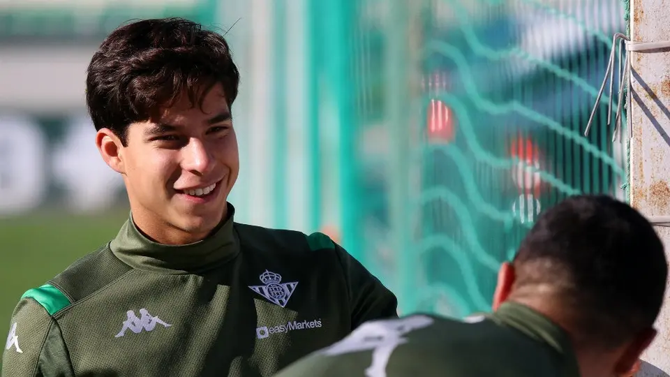 Diego Lainez interesaría al Lyon para el próximo año