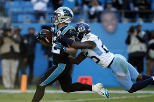 Panthers derrotó a Titans en duelo donde McCaffrey anotó tres touchdowns