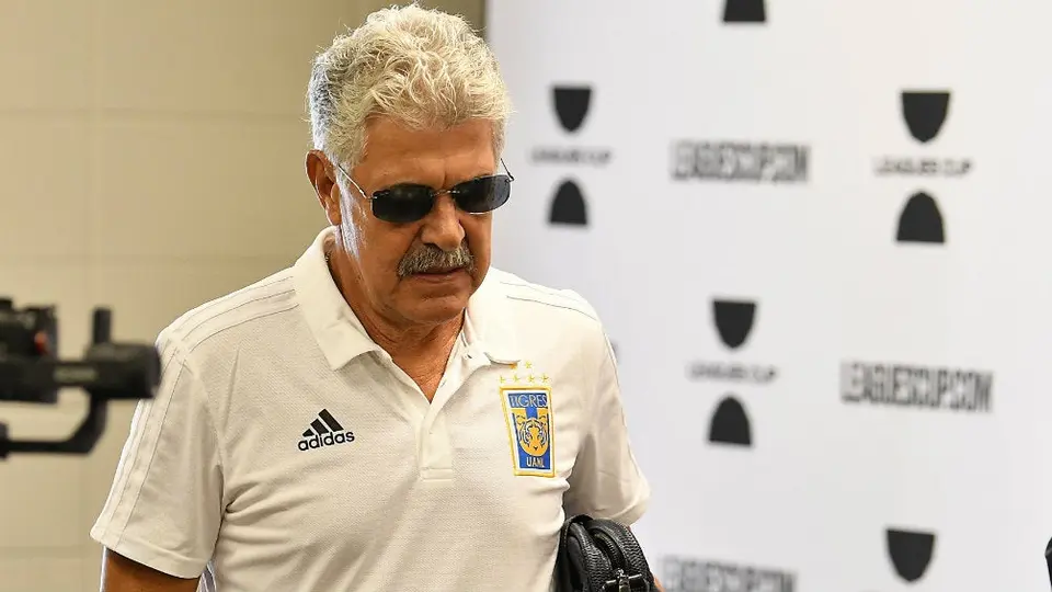Afectado culpa a Tuca Ferretti de choque automovilistico