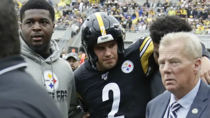 Rudolph terminó conmocionado tras brutal golpe en Ravens vs Steelers