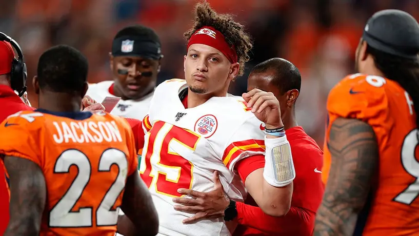 Patrick Mahomes encendió alarmas con lesión en la rodilla