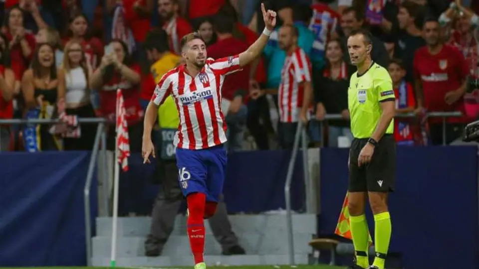 Atlético de Madrid celebró cumpleaños de Héctor Herrera