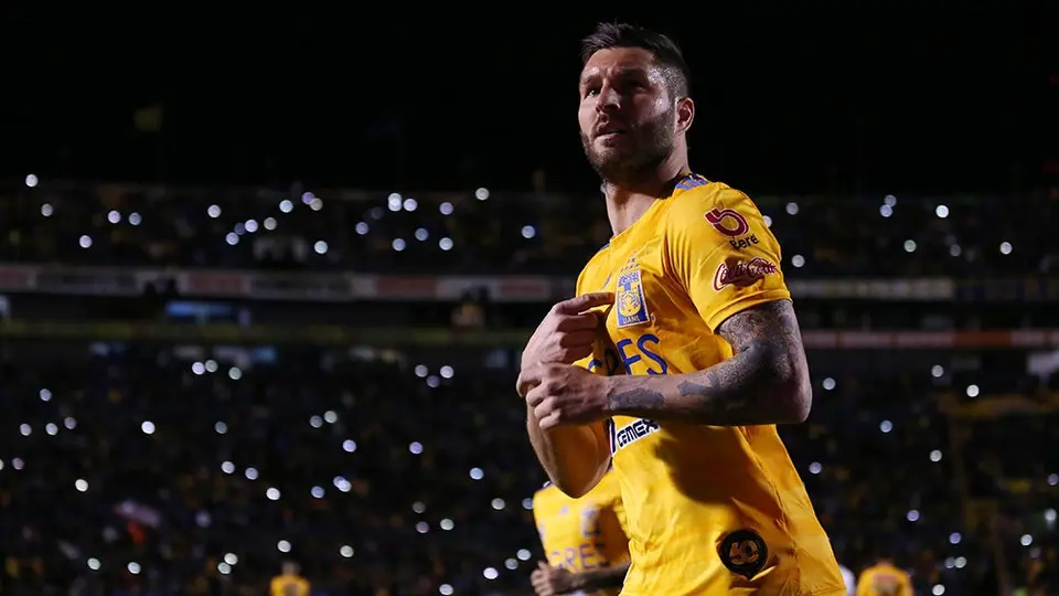 Gignac estrenó tatuaje con la bandera de México