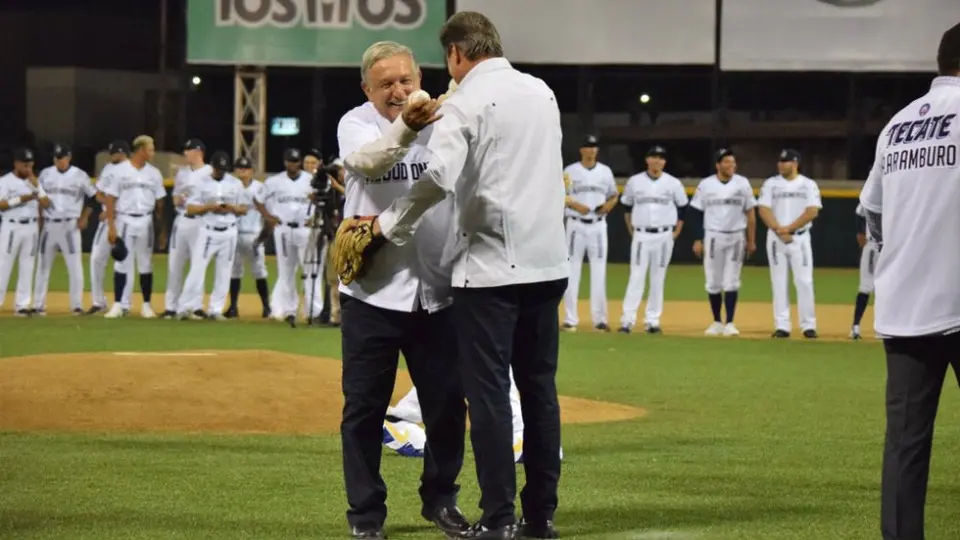 AMLO realizó el lanzamiento inicial de la Liga Mexicana del Pacífico