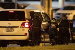 Soldado tailandés disparó en centro comercial; hay al menos 20 muertos