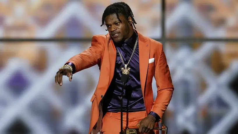 Lamar Jackson, nombrado MVP de la Temporada 100 de la NFL