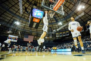 VIDEO: Estudiante hace increíble canasta, gana 11 mil dólares y lo dedica a Kobe Bryant
