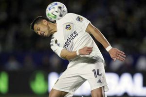 Chicharito fue criticado en redes sociales por quejarse de Amazon