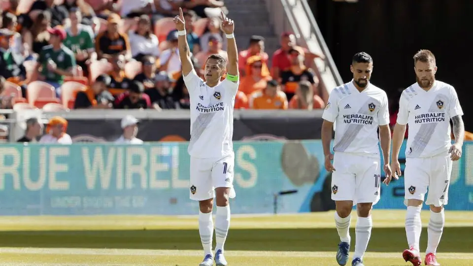 Chicharito agradeció a una enfermera que combate el coronavirus