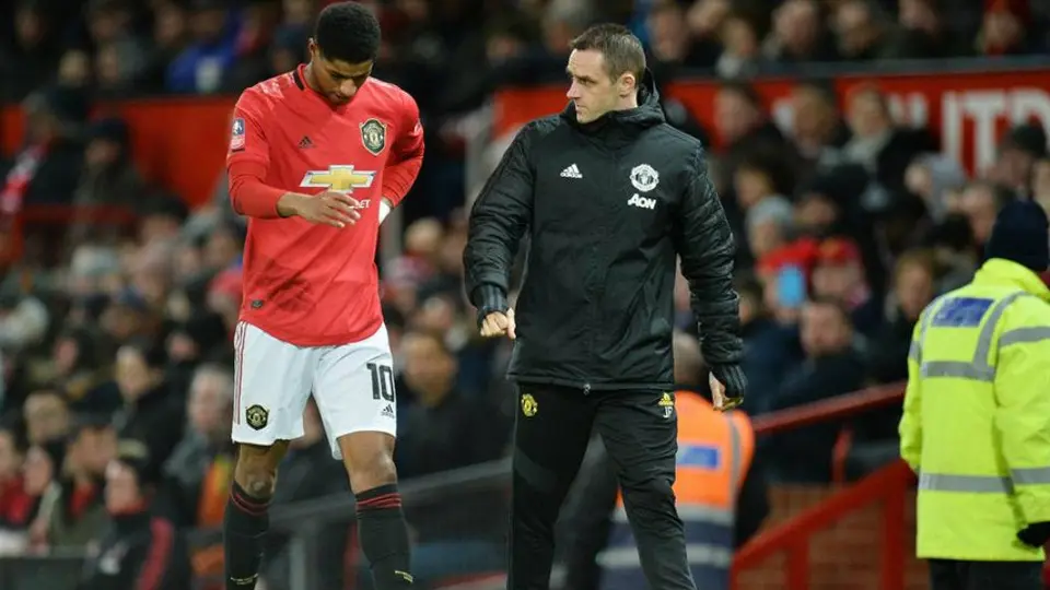 Marcus Rashford agravó su lesión de espalda y será baja por varias semanas