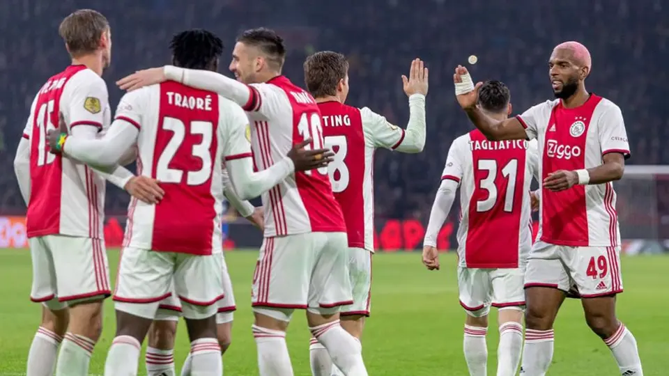 Ajax, con Edson Álvarez, goleó y avanzó a Cuartos en la Copa de los Países Bajos