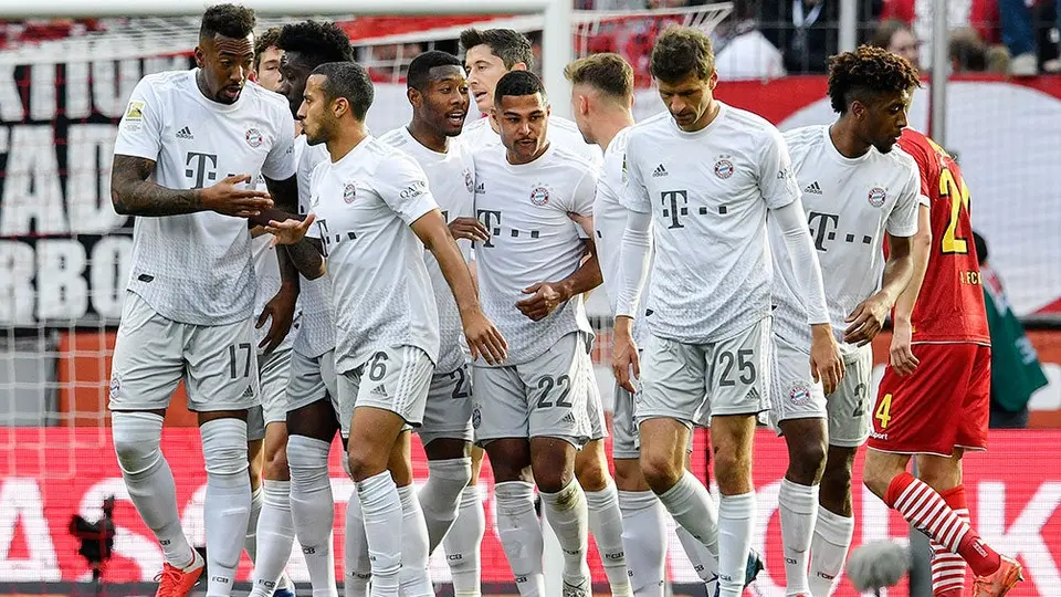 Bayern Munich se aferra al liderato con goleada al Colonia