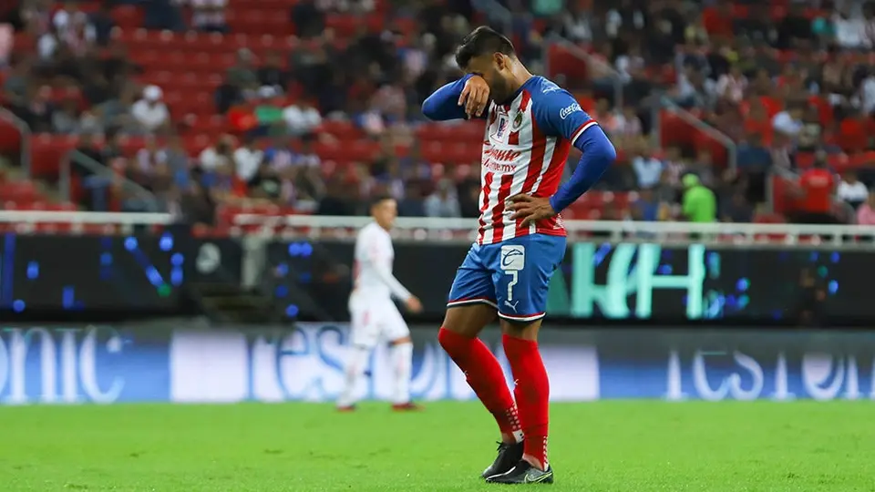 Chivas se alejó de la Liguilla tras caer ante Xolos