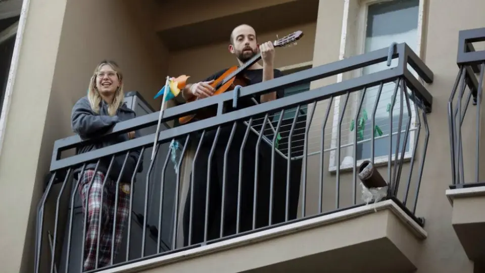 VIDEO: Cientos de italianos cantaron en los balcones durante cuarentena por coronavirus