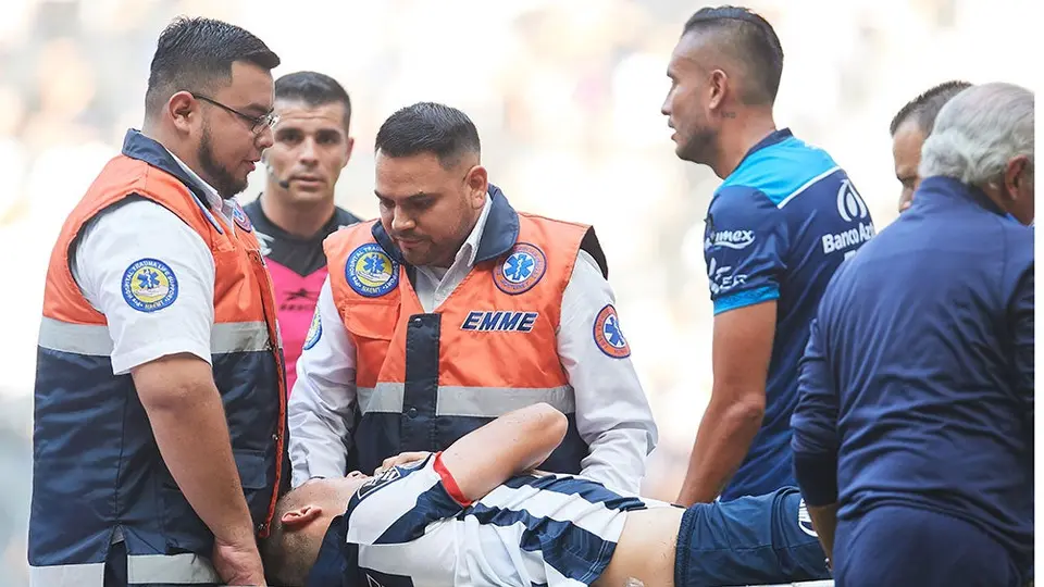César Montes sufrió traumatismo craneoencefálico en el Monterrey vs Puebla