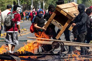 Disturbios en Chile dejaron tres muertos en un supermercado