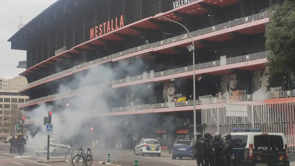 Fans del Barcelona y Valencia tuvieron riña en las inmediaciones de Mestalla