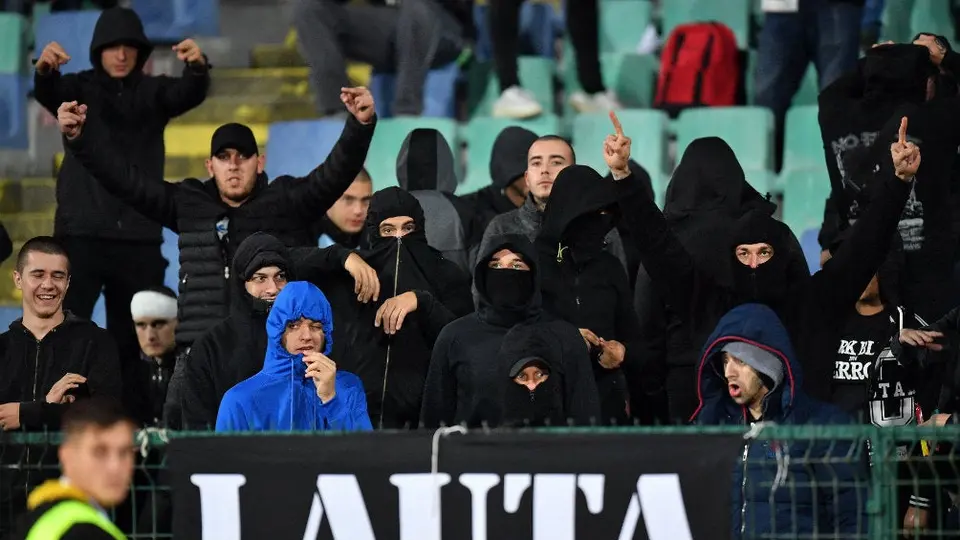 Afición de Bulgaria realizó cánticos racistas y señas 'Nazis' contra jugadores de Inglaterra
