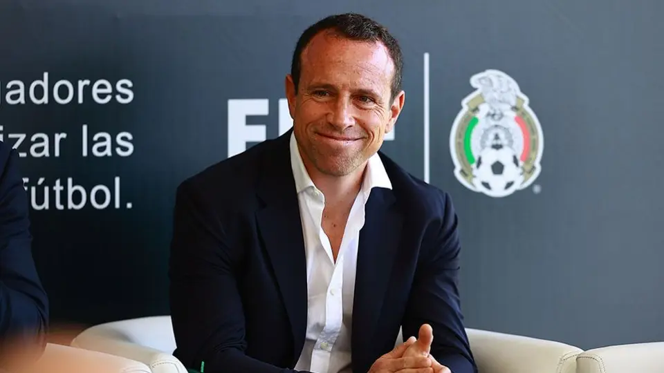 Gerardo Torrado, dentro de Máster de la UEFA junto con Kaká y Drogba