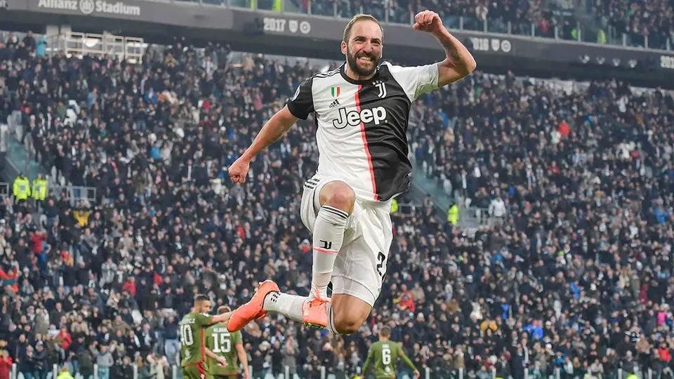 Gonzalo Higuaín 'huyó' de Italia por coronavirus y viajó a Argentina
