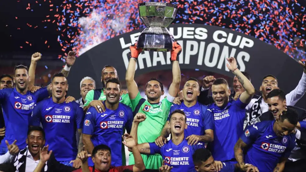 Corona levanta trofeo de Leagues Cup | IMAGO7