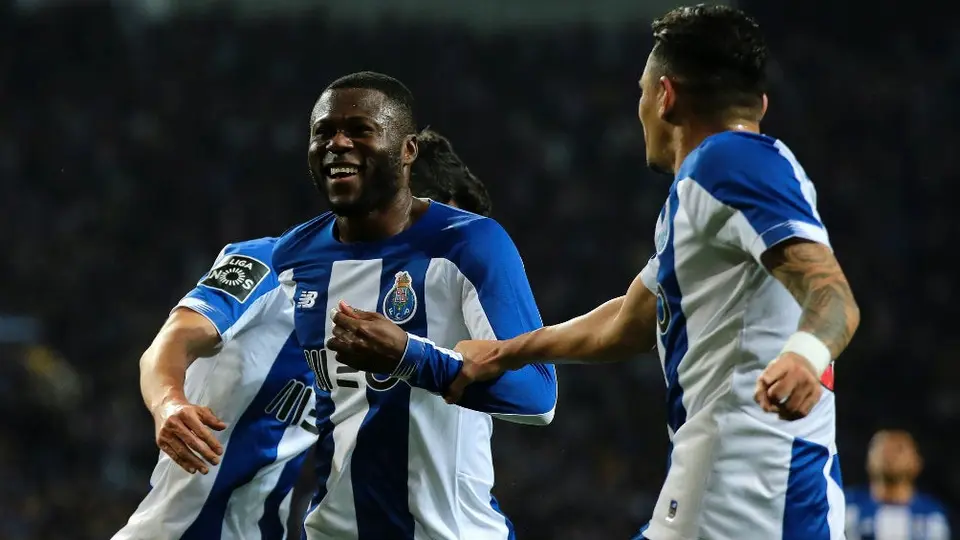Porto, con Tecatito Corona de titular, empató con Rio Ave y se mantiene como líder