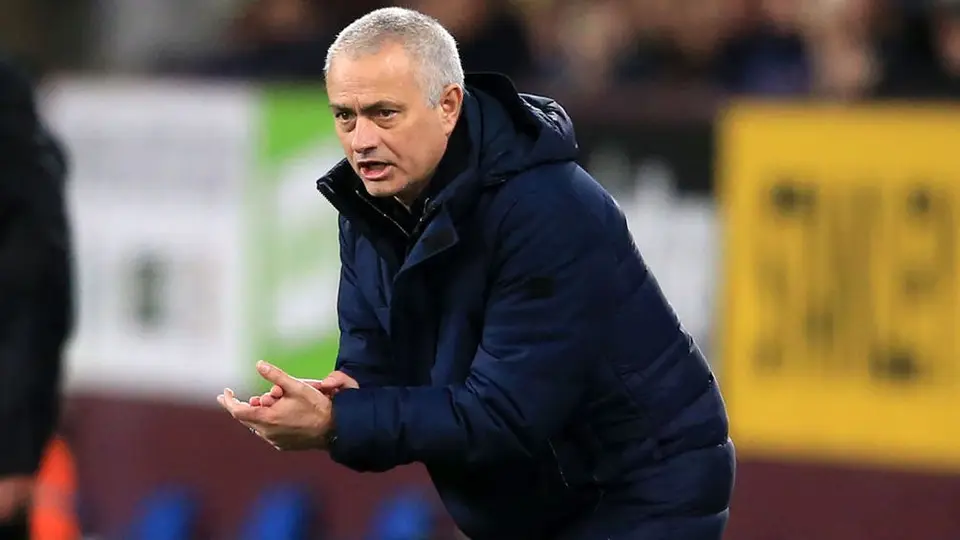 Mourinho negó haber pedido que se aplazara la Premier League