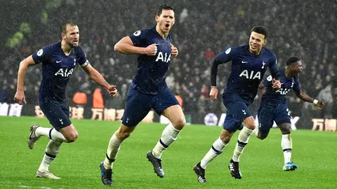 Wolves, con Raúl Jiménez, cayó de forma dramática ante Tottenham