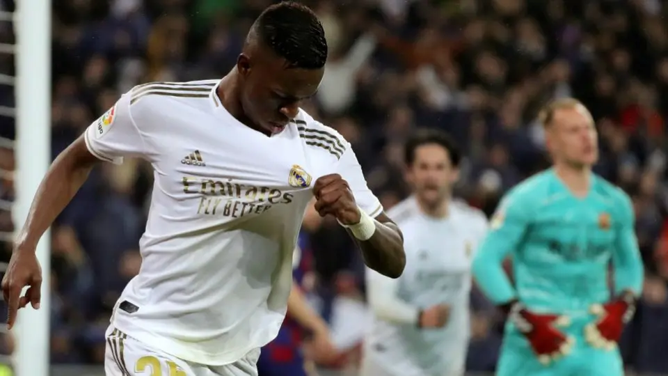 Real Madrid derrotó a Barcelona en El Clásico y tomó la cima de La Liga