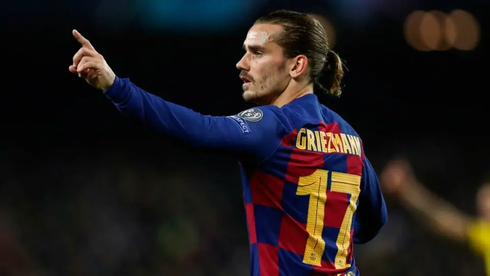 Griezmann llegó al Camp Nou con camiseta de Kobe Bryant