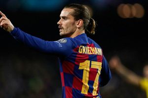 Griezmann llegó al Camp Nou con camiseta de Kobe Bryant