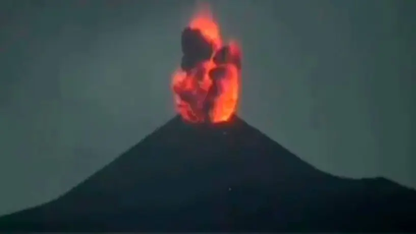 VIDEO: Entró en erupción el volcán Krakatoa en Indonesia