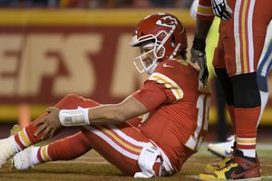 Chiefs perdió invicto ante unos Colts que anularon a Mahomes