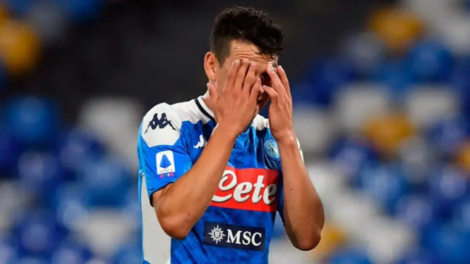 Prensa italiana vuelve a colocar a Hirving Lozano fuera del Napoli