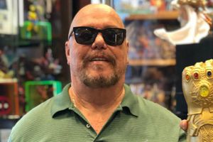 Perro Bermúdez hizo narración futbolera al darle de comer a su mascota