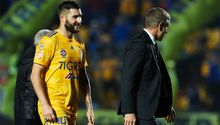 Gignac y Martín Palermo intercambiaron playeras tras el Tigres vs Pachuca