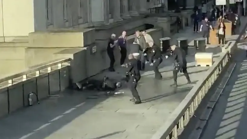 Terrorista mató a dos personas e hirió a tres más en el Puente de Londres