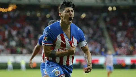Alan Pulido festejó coronamiento de Kansas City Chiefs en el Super Bowl LIV
