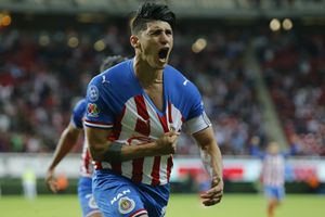 Alan Pulido festejó coronamiento de Kansas City Chiefs en el Super Bowl LIV