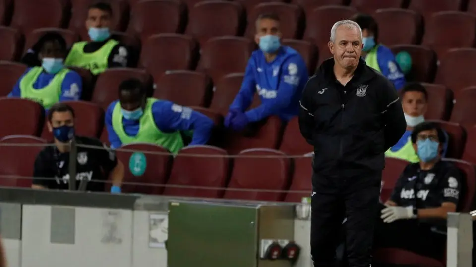 LaLiga: Javier Aguirre fue expulsado por 'silbar' en partido vs Barcelona