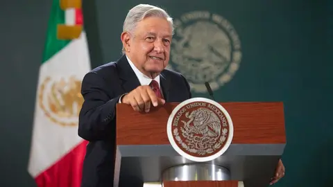 AMLO propone unificar la Liga Mexicana de Beisbol con la del Pacífico