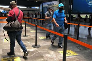 Usuario del Metro, retirado en cápsula tras presentar síntomas de Covid-19