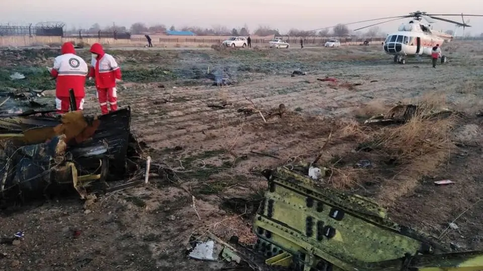 Avión ucraniano con 170 personas chocó cerca de capital iraní